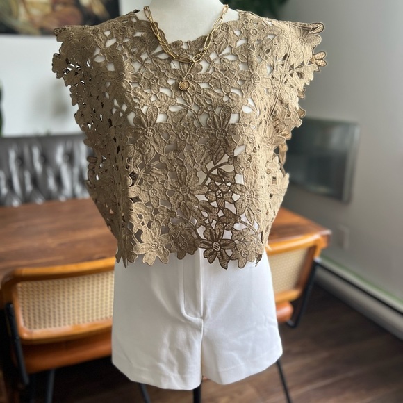 Elegant Lace Floral Top - Brown - Picture 1 of 2